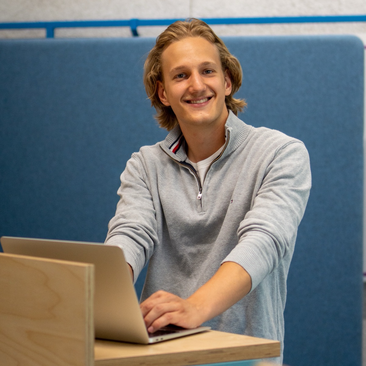 Tjark Bauer am Laptop